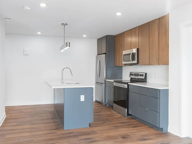 Graduate Pointe — Photo 44
