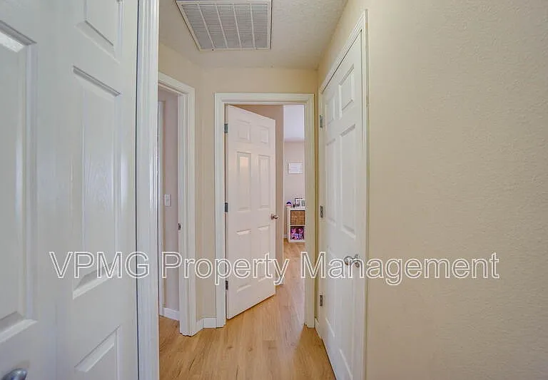 5906 NE 56th St — Photo 21