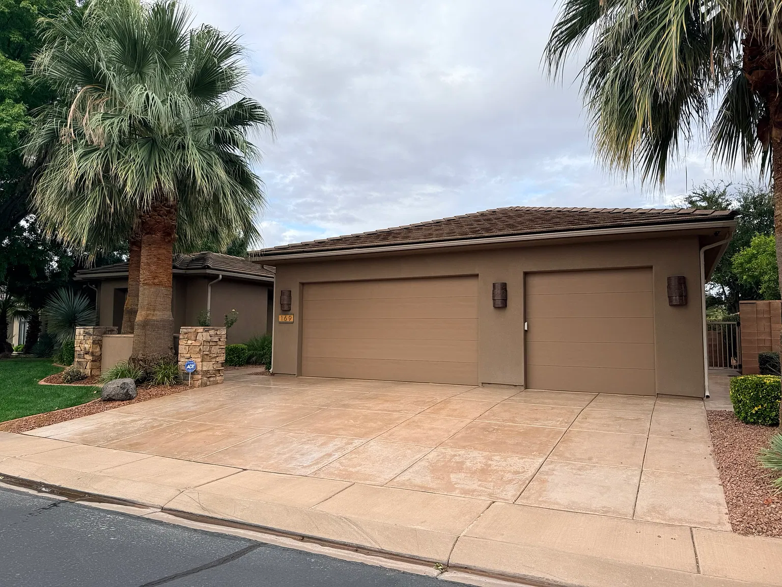 3 bed, 2445 sqft, $2,850 — Photo 3