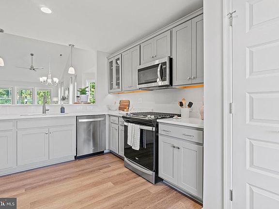 5th image of 206 Logan Way