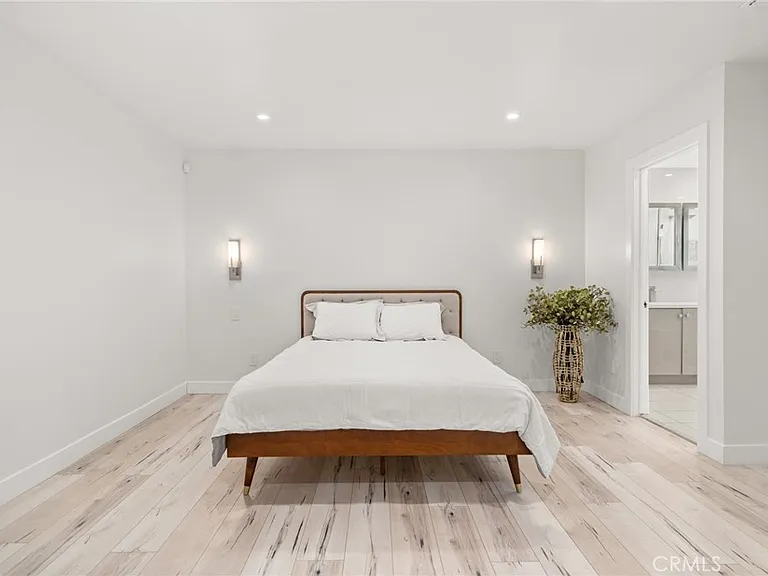 4630 Cedros Ave — Photo 32