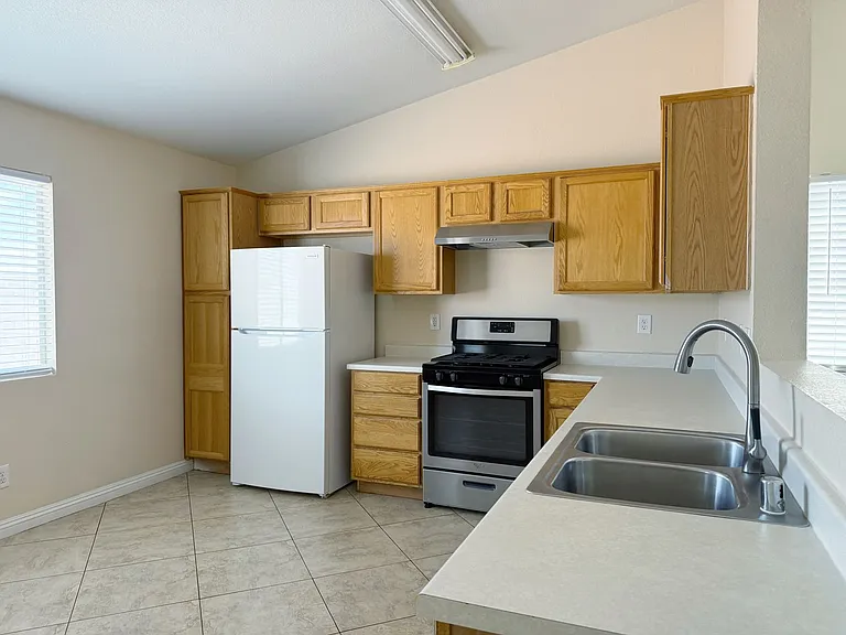 3320 Park Town St — Photo 23