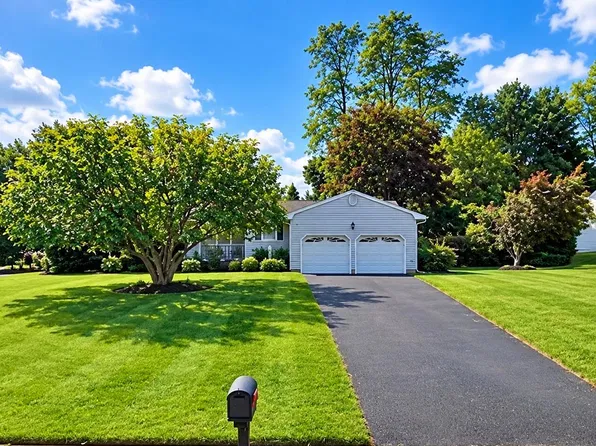 42 Hidden Stream Road, Freehold, NJ 07728