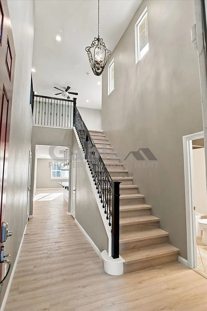 4 bed, 3.0 bath, 2796 sqft, $5,495 — Photo 4