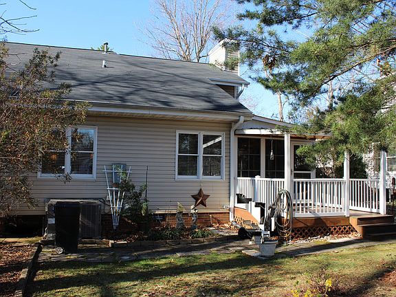 Rear Exterior & Deck