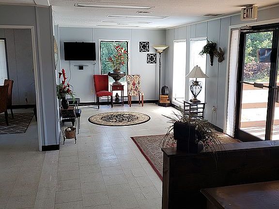 2nd image of 672 Mulberry Ave