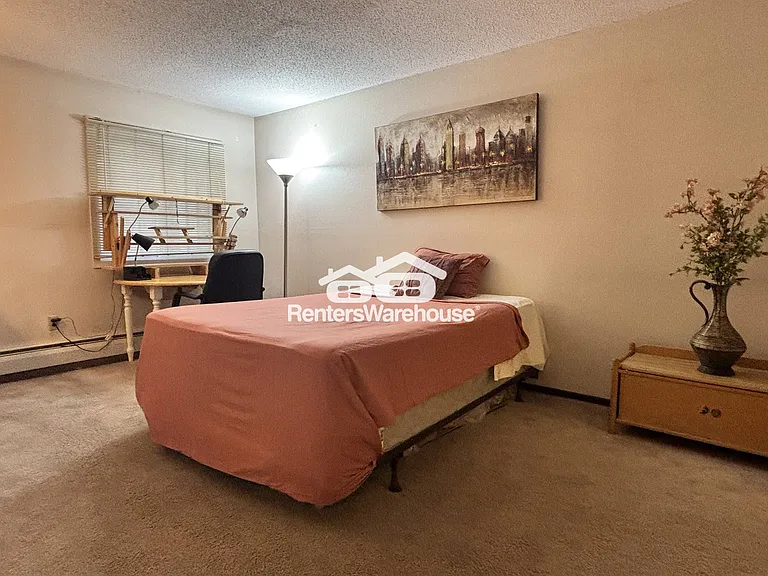 1700 Four Oaks Rd #124 — Photo 8