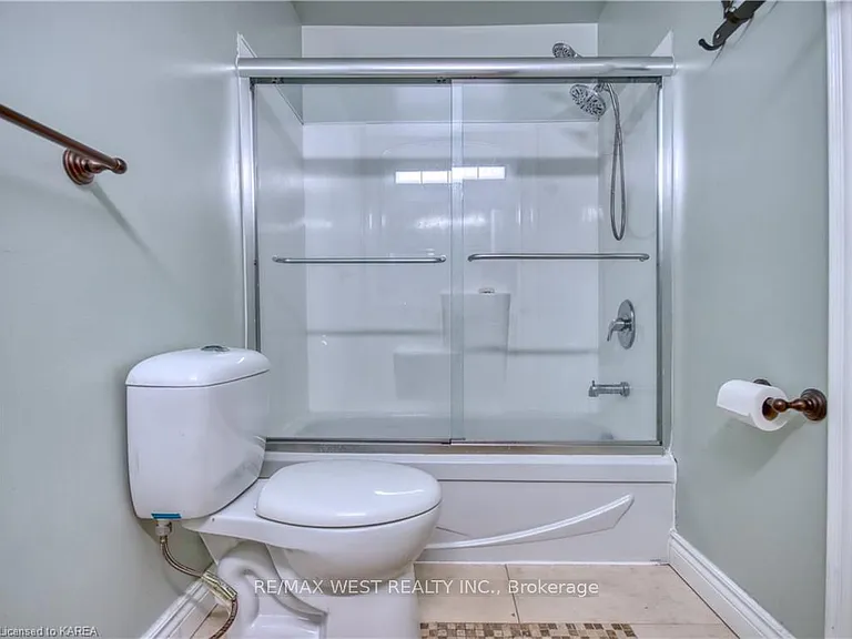 24 Bernadette Ct #MAIN FLOOR — Photo 15