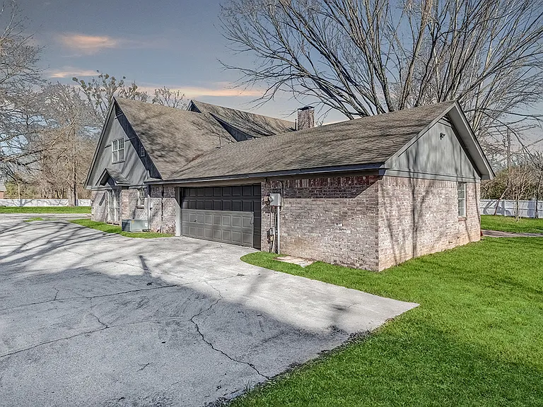 2607 Lonnie Ln — Photo 49