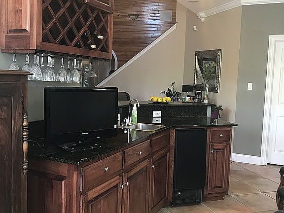 Wet bar