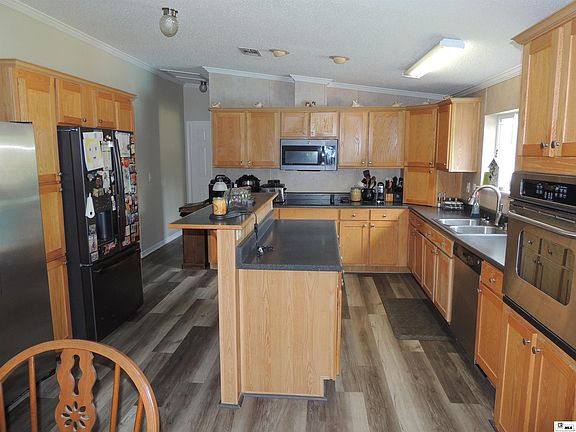 5th image of 217 Hart Rd