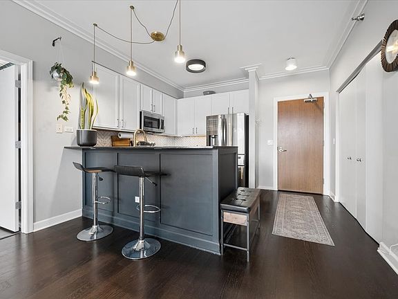 4th image of 1841 S Calumet Ave APT 609