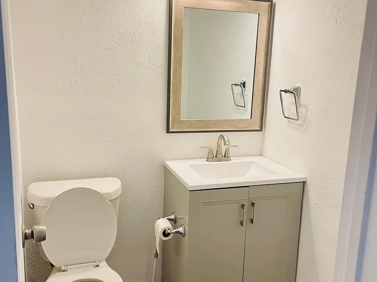 5612 Marina Dr — Photo 16
