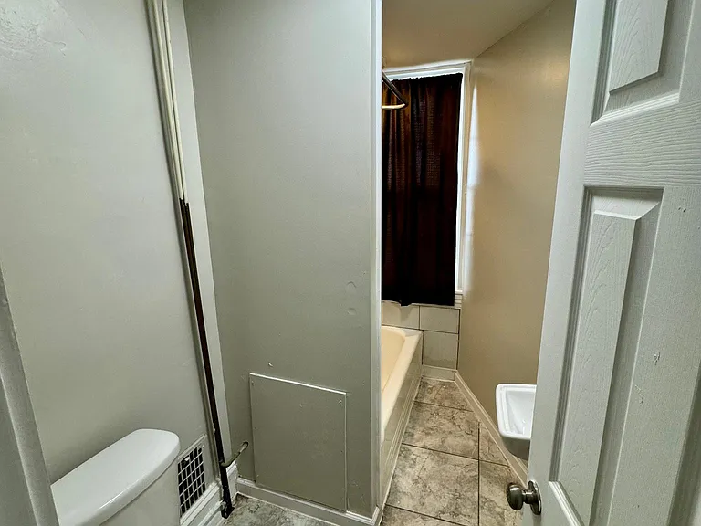 308 W James St #2 — Photo 3