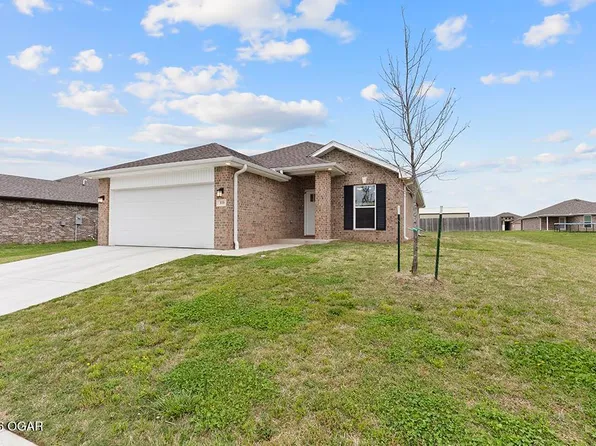333 E Greystone Sq, Webb City, MO 64870
