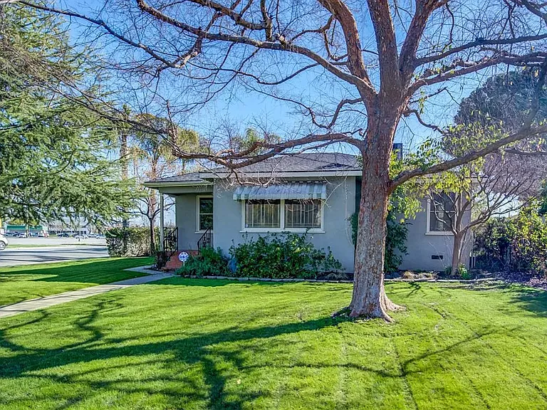 2930 Cedar St — Photo 4
