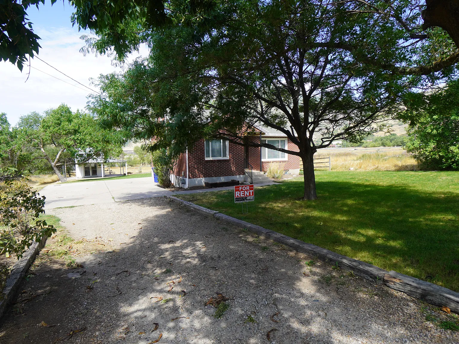 Cozy Home @2610 E 7800 S, South Weber — Photo 2