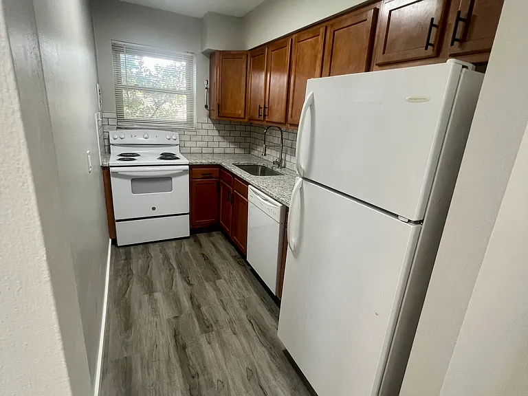 Oakwood Apartments — Photo 19