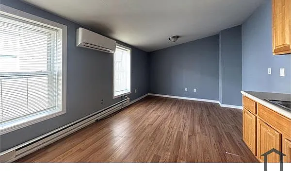 Studio, $895 — Photo 4
