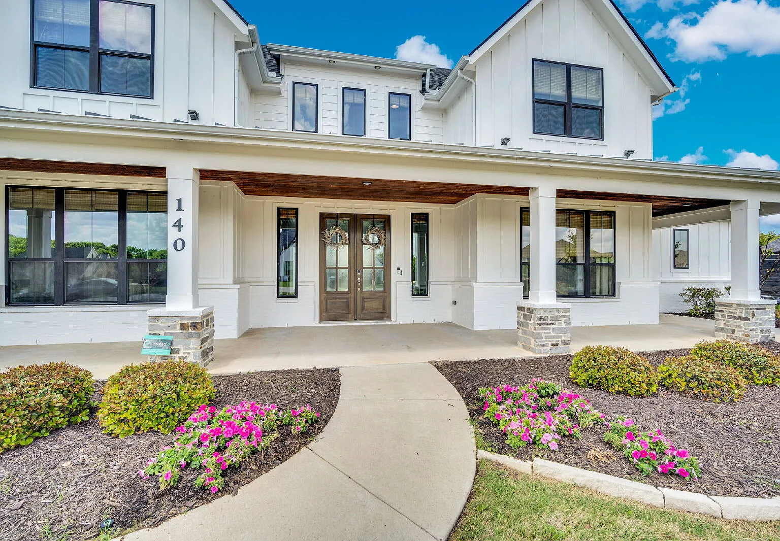 4 bed, 3.5 bath, 3427 sqft, $5,700 — Photo 3
