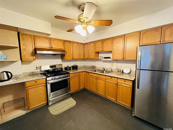 5th image of 8244 Pettit Ave
