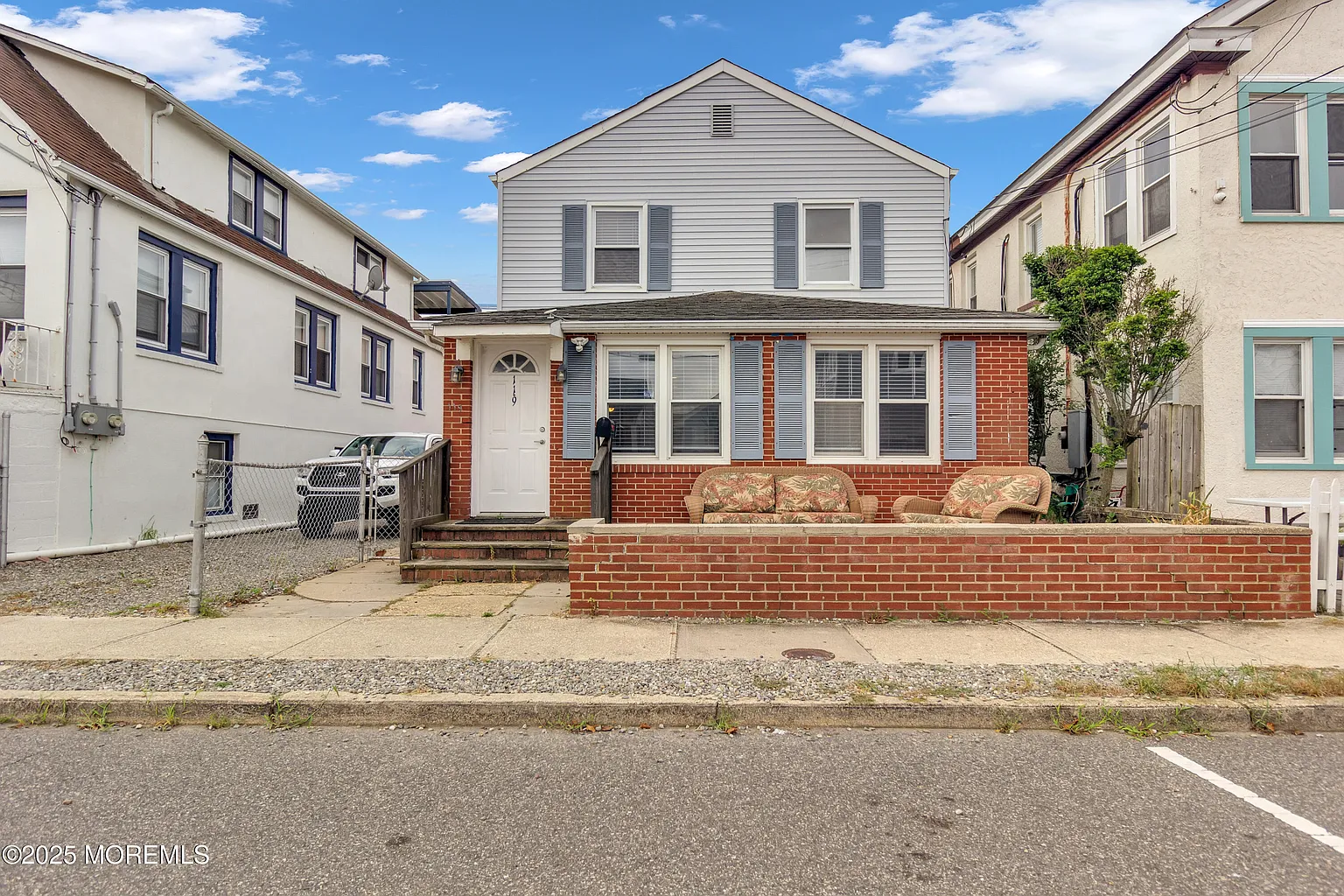 119 Blaine Avenue photo 1