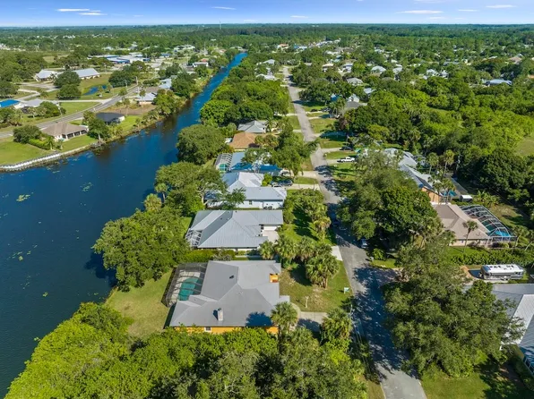 77 Joy Haven Dr, Sebastian, FL 32958