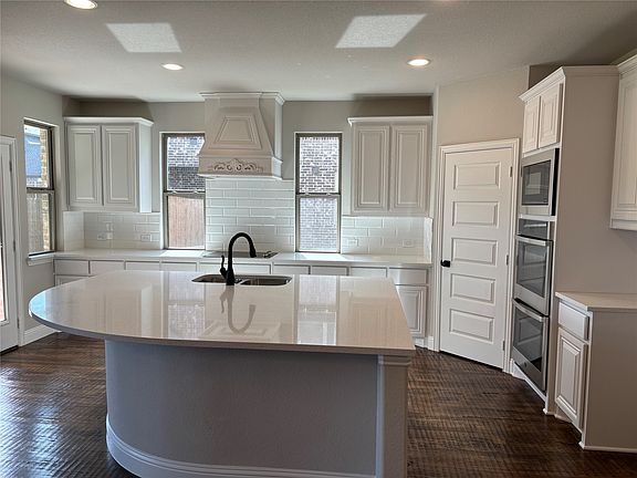 3rd image of 613 Red Maple Rd