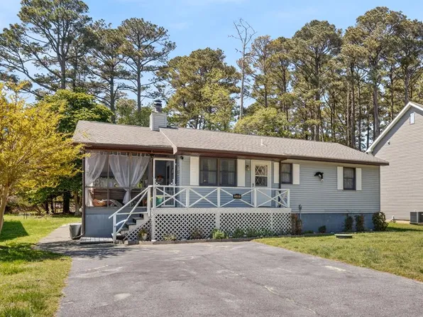 3190 Amidship Dr, Greenbackville, VA 23356