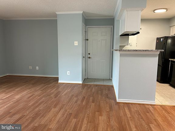 5th image of 1535 Lincoln Way APT 104
