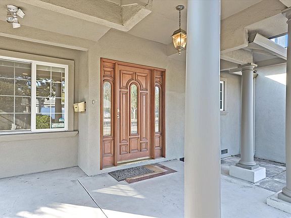 4th image of 836 Colorado Ave