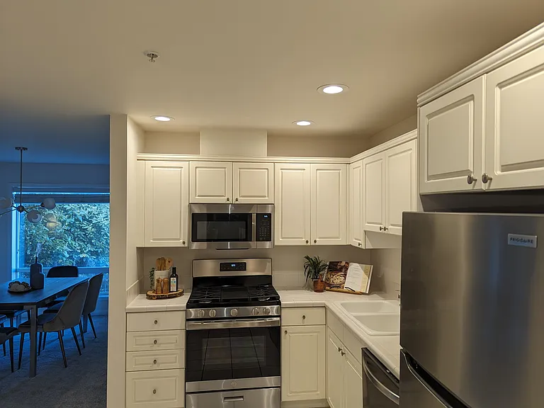 420 Bellevue Way SE #103 — Photo 11