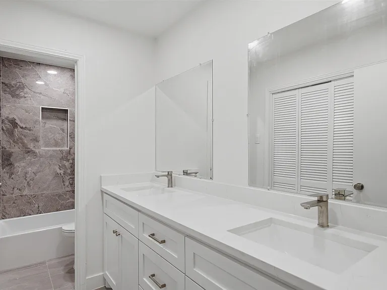 7515 Meadow Oaks Dr — Photo 12