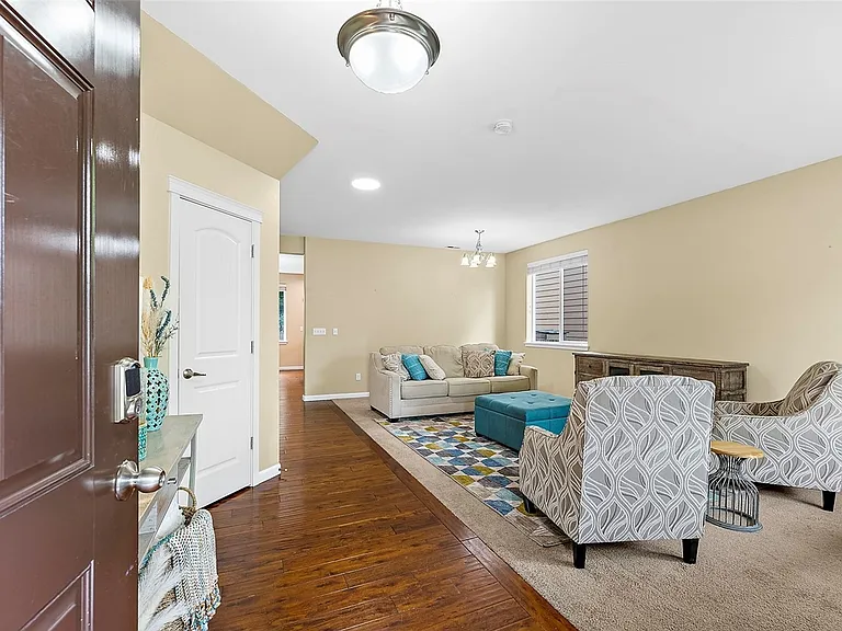 1440 Farina Loop SE — Photo 4