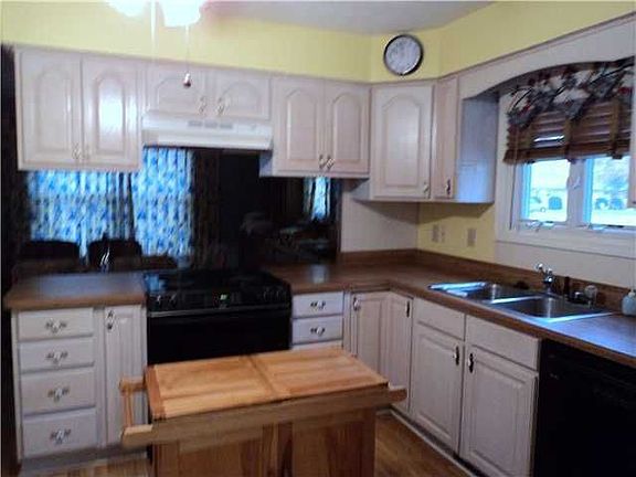 3rd image of 516 N Broadway St