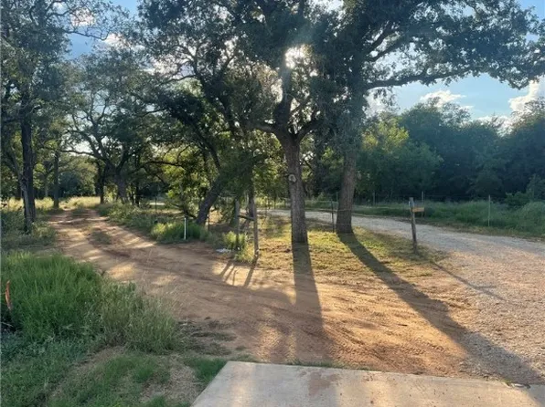 4033 State Highway 123 N, Stockdale, TX 78160
