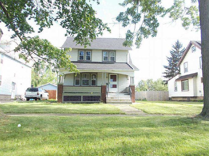 1st image of 1942 E 33rd St