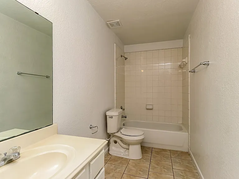 21202 Allenham Ct — Photo 16