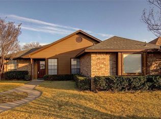 218 Nunez Dr, Grand Prairie, TX 75051