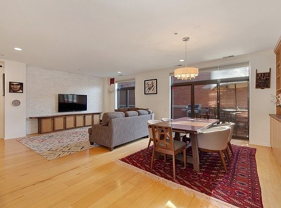 5th image of 33 W Huron St APT 304