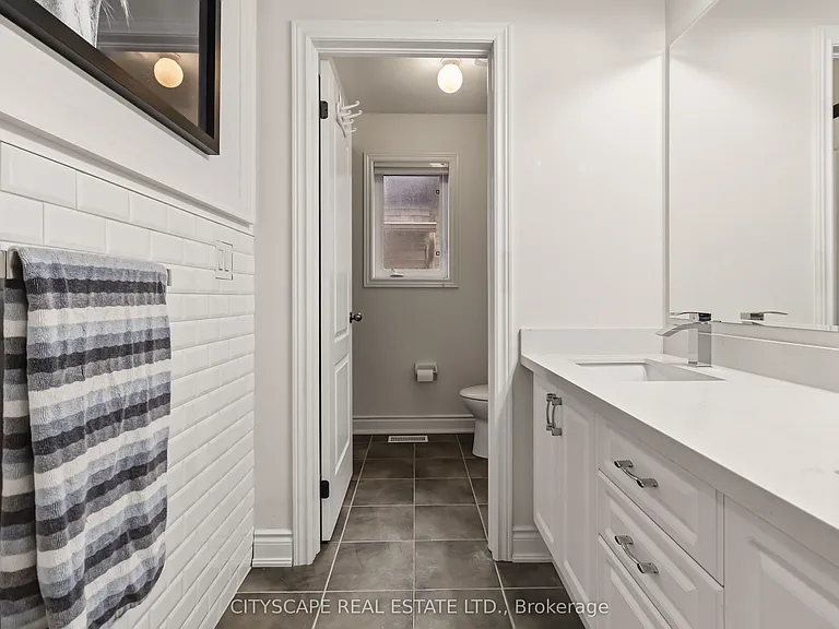 135 Innville Cres — Photo 12