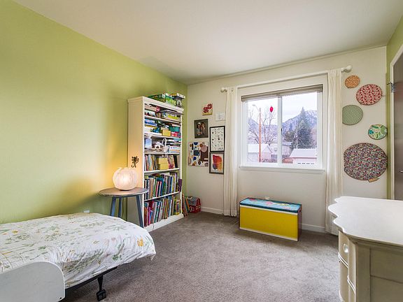 Top floor bedroom 2