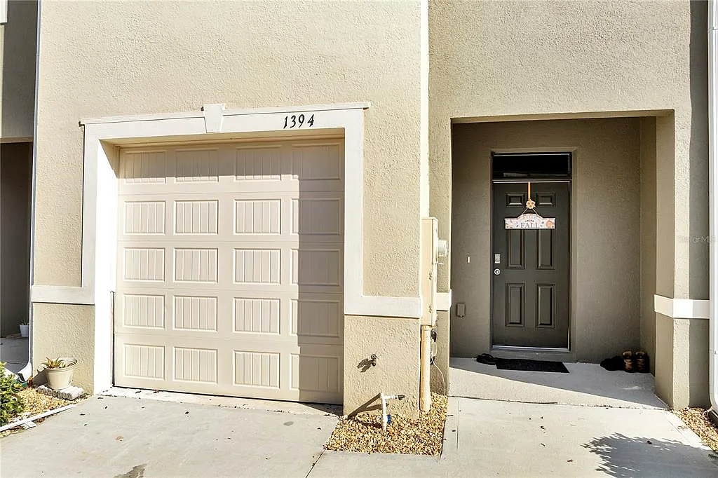 3 bed, 2.5 bath, 1720 sqft, $2,000 — Photo 4