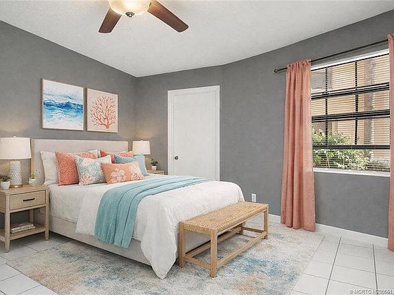 3rd image of 2083 NE Collins Cir APT 81