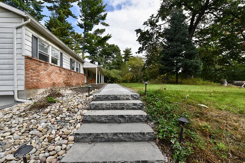 4th image of 41 Blue Spruce Lane