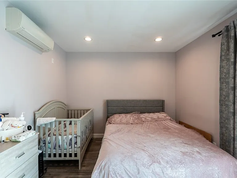 7647 Amestoy Ave — Photo 12