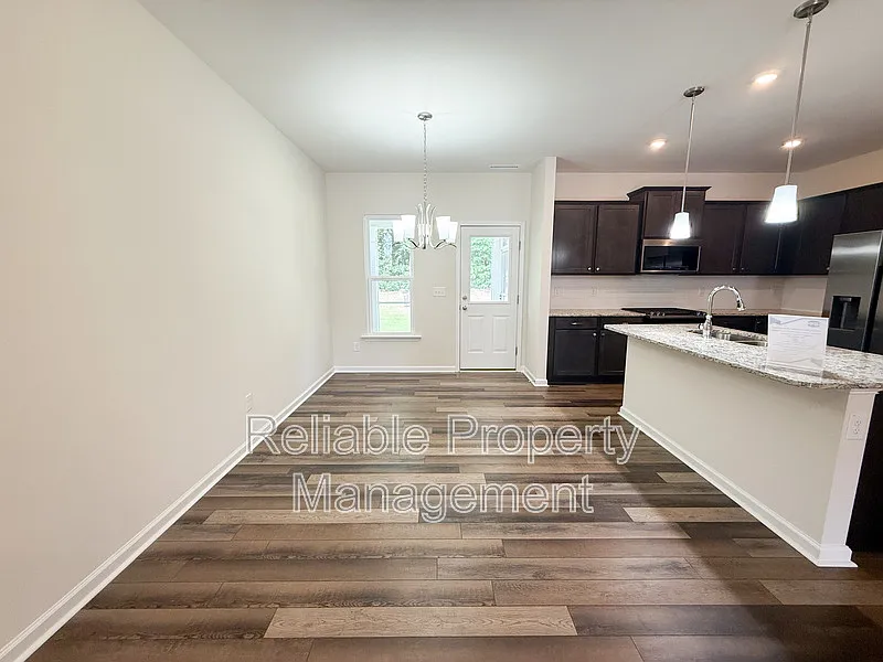 3 bed, 2.5 bath, $1,900 — Photo 4