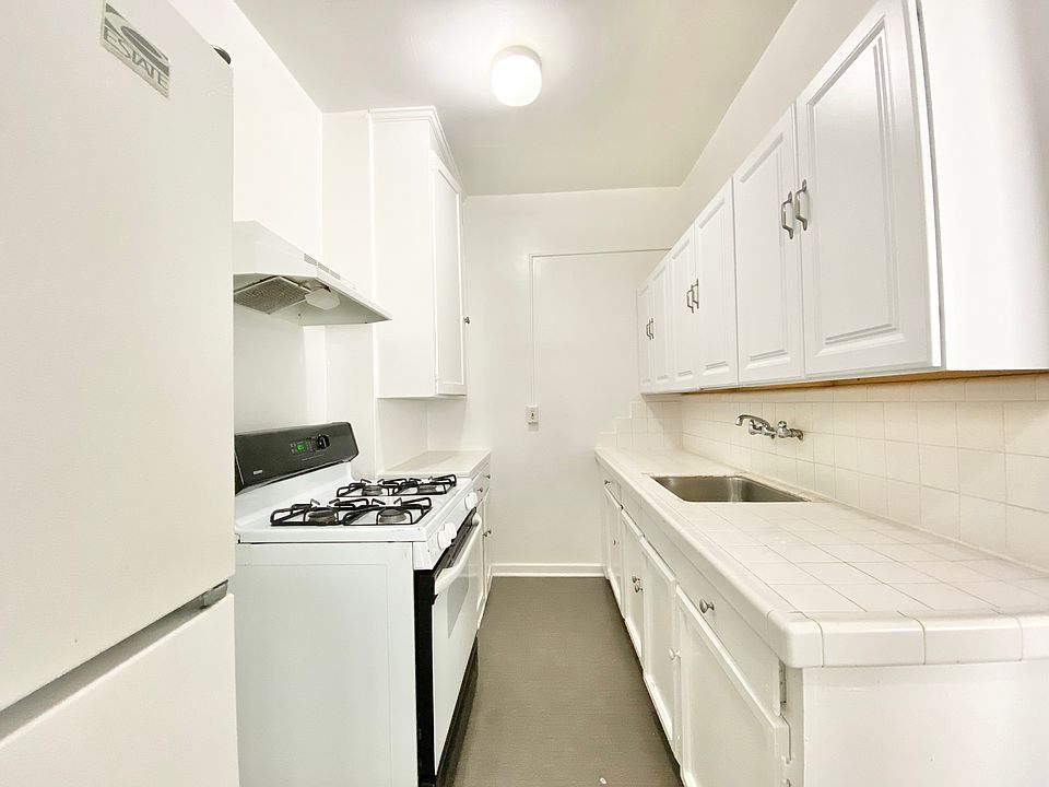 1st image of 826 S Hobart Blvd #202