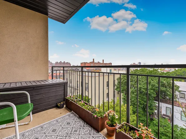 627 De Kalb Avenue image 4 of 19