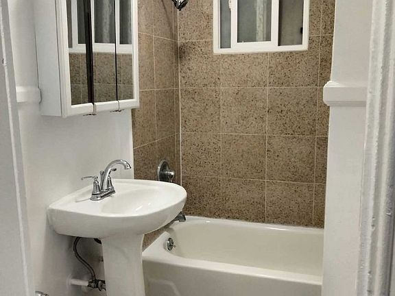 3rd image of 536 Leavenworth St #24